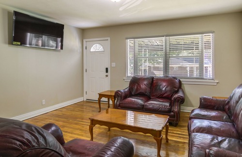 Columbia Cabaña | Sunny Columbia Home ~ 3 Mi to Usc!