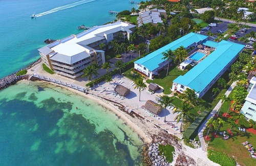 Key Colony Beach Apartamento | Sunny Condo - Steps to the Beach - Key Colony Beach - Heated Pool