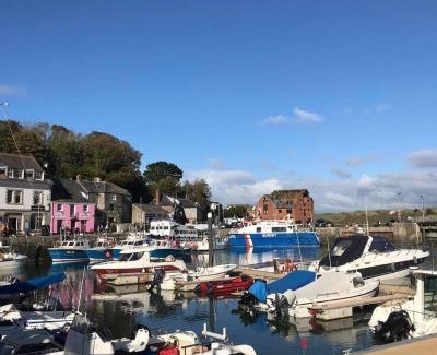 Treator Casa | Sunny Corner, Padstow. Spacious 3 bedrooms, 2.5 bathrooms, parking, garden.