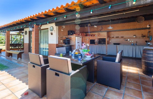 Mozelos Apartamento | Sunny Country House with Swimming Pool