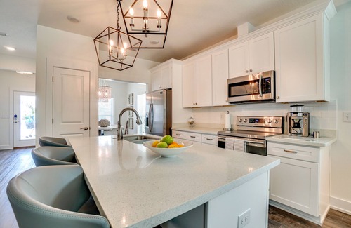 El Centro Beach Casa | Sunny Day - Walk to beach- community pool!