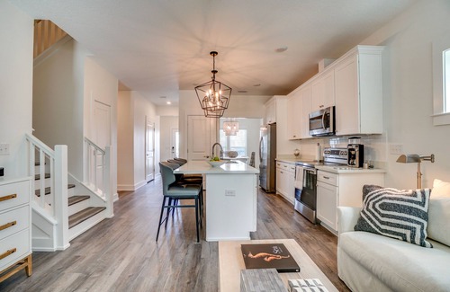 El Centro Beach Casa | Sunny Day - Walk to beach- community pool!