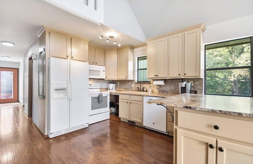 Beaver Shores Cabina | Sunny Days Getaway, Hot Tub/ Fire Pit near Beaver Lake