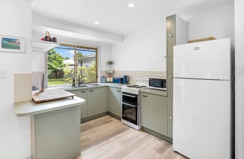 Mudjimba Casa | Sunny Dayz @ Sundew - Pet Friendly, Beach Accommodation