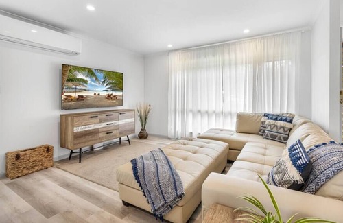 Mudjimba Casa | Sunny Dayz @ Sundew - Pet Friendly, Beach Accommodation