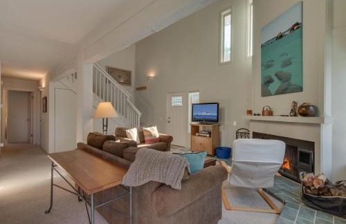 Lake Forest Casa | Sunny Daze at Dollar Point by Tahoe Getaways - Tahoe Classic w Open Floor Plan, Wood Fireplace, Close to Lake!