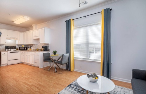 Concord Condominio | Sunny Daze · Sunny Daze- Chic condo in Concord close to NASCAR