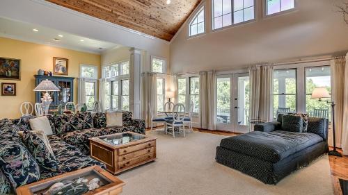 Debordieu Colony Casa | Sunny Dunes home by Peace Vacations