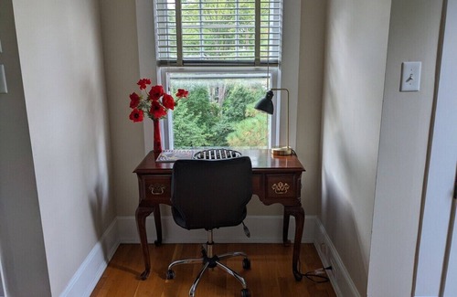 Durham Apartamento | Sunny efficiency in historic home