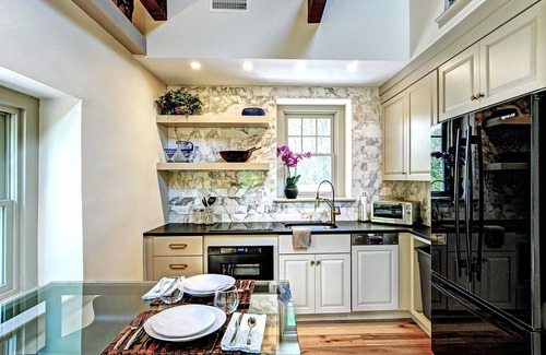 Ambler Casa | Sunny Executive Carriage House / Guest House ubicado en Blue Bell, PA.