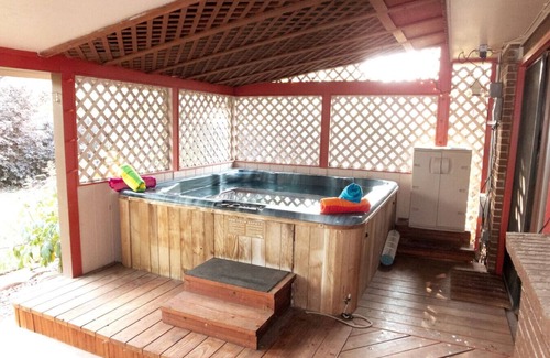 Longmont Casa | Sunny Family Retreat | HotTub, GameRoom, Backyard