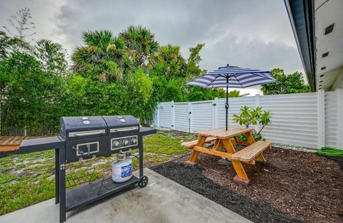 Central Naples Casa | Sunny Florida Escape with Patio, Grill and Fire Pit!