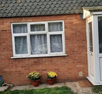 Peterborough Casa | Sunny Flowerside