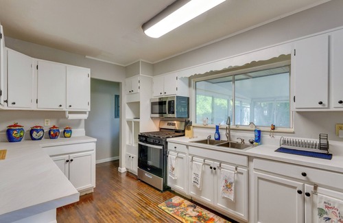 Wright Casa | Sunny Fort Walton Beach Vacation Rental w/ Yard!
