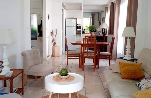Amelie-les-Bains-Palalda Apartamento | Soleado F2 con terraza, parking, WiFi, centro ciudad