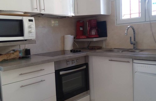 Amelie-les-Bains-Palalda Apartamento | Soleado F2 con terraza, parking, WiFi, centro ciudad