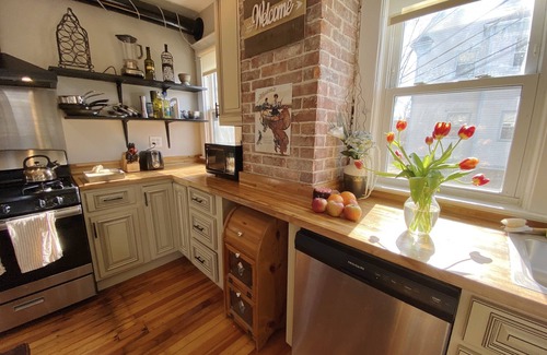 Front Park Casa | Sunny Oasis en ♥ of Five Points, w / Self Check-In