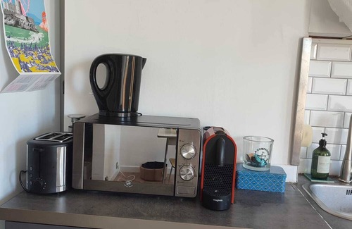 1st Arrondissement Apartamento | Sunny, fully-equipped apartment with balcony in central Marseille.