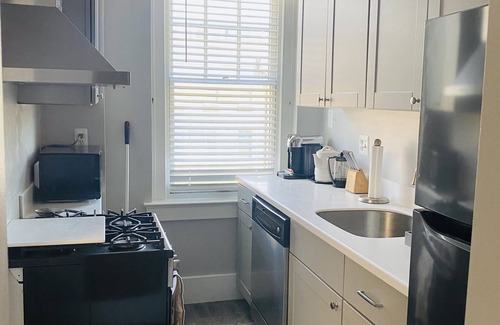 Adams Morgan Apartamento | Sunny Furnished 1 Bedroom Apt in Adams Morgan
