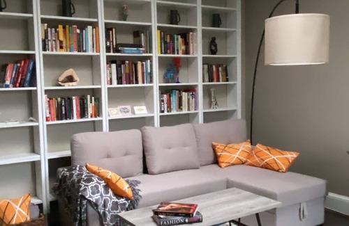 Adams Morgan Apartamento | Sunny Furnished 1 Bedroom Apt in Adams Morgan