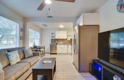 Bayview Casa | Sunny Gulfport Home Walk to Art District and Beach!