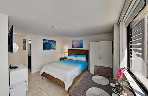 McCully - Moiliili Casa | Sunny Hawaiian Monarch Studio
