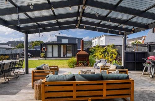 Whangamata Casa | Sunny Hideaway - Whangamata Holiday Home
