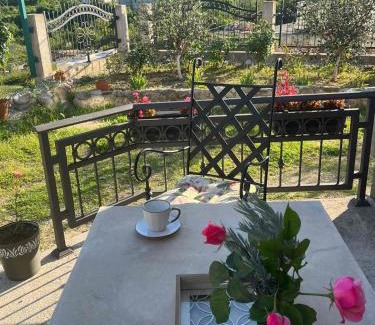 Radanovici Apartamento | Sunny Hill - Parking - Fenced Garden - Luxury Loft