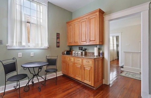 Irish Channel Casa | Sunny Historic 2br Magazine Street House