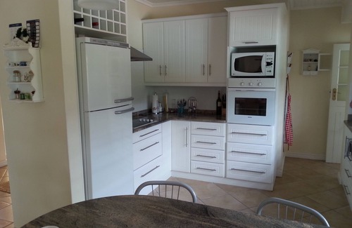 Somerset West Casa | Soleada casa de vacaciones para relajarse, gran jardín, piscina y vistas a Helderberg