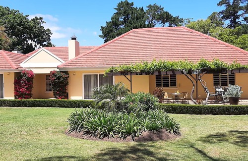 Somerset West Casa | Soleada casa de vacaciones para relajarse, gran jardín, piscina y vistas a Helderberg