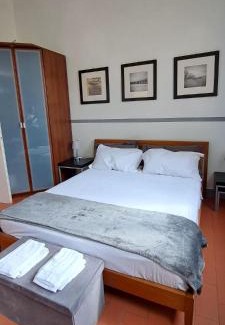 Sant' Ambrogio Apartamento | Sunny home with roof patio