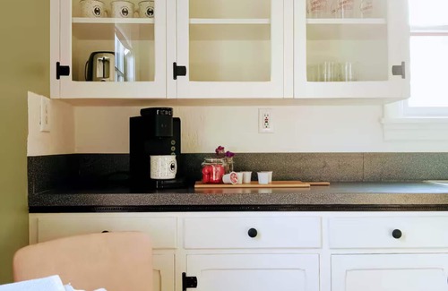Pendleton Casa | Sunny House- 2 Br. Cottage in tranquil Pendleton