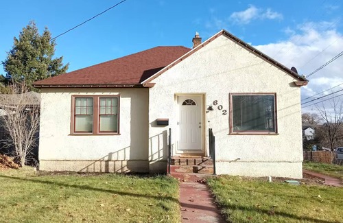Pendleton Casa | Sunny House- 2 Br. Cottage in tranquil Pendleton