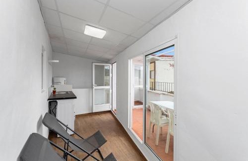 Onil Apartamento | Sunny house in Onil with terrace and bbq
