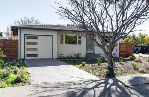 South Fair Oaks Casa | Sunny House with Hot tub near Stanford