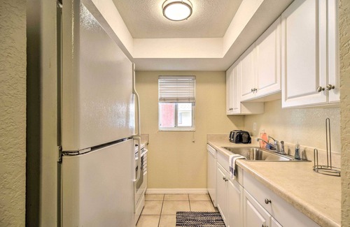 Indian Rocks Beach Apartamento | Sunny Indian Rocks Beach Condo: Steps to Gulf!