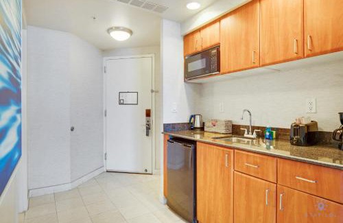 Sunny Isles Beach Hotel | Sunny Isles Bliss: Beachfront Retreat for 4