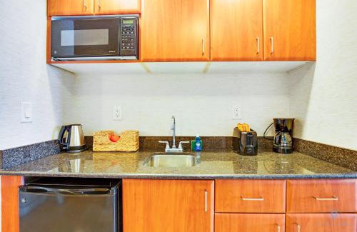 Sunny Isles Beach Hotel | Sunny Isles Bliss: Beachfront Retreat for 4