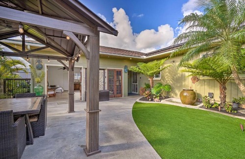 Coconut Grove Casa | Sunny Kailua Home with Covered Lanai 1 Mi to Beach!