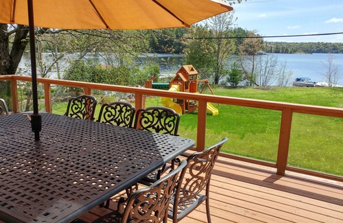 Bracebridge Cabaña | Sunny Lake Muskoka Waterfront Cottage