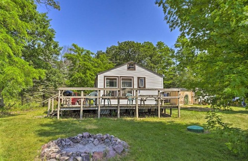 Montello Apartamento | Sunny Lakefront Retreat Boat, Fish and Hike!