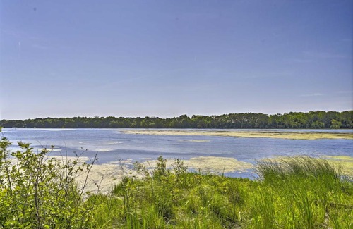 Montello Apartamento | Sunny Lakefront Retreat Boat, Fish and Hike!