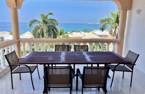 Cole Bay Casa | Soleada casa de 3 dormitorios con vista al mar