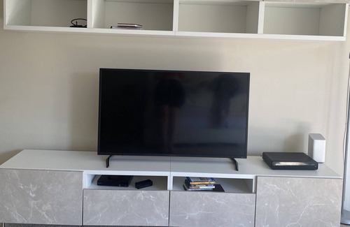 Gaithersburg Apartamento | Sunny large suite
