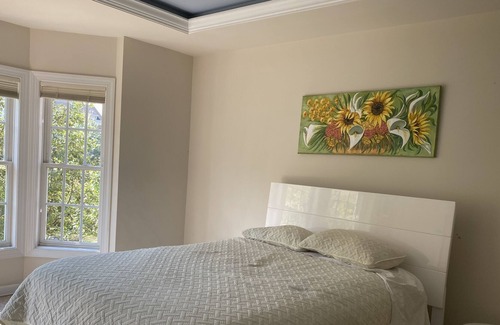 Gaithersburg Apartamento | Sunny large suite