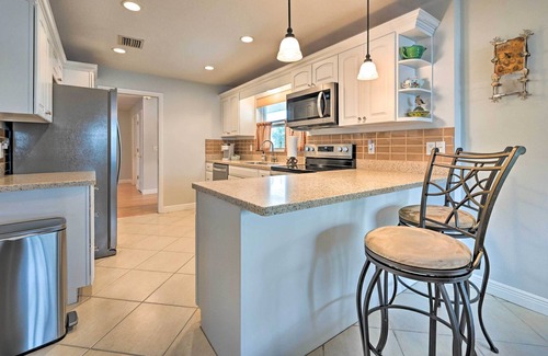 Harbor Hills Casa | Sunny Largo Retreat: 4 Mi from Indian Rocks Beach!