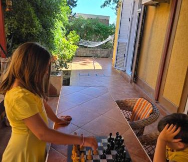 Petrovac Apartamento | Sunny Lemon Garden