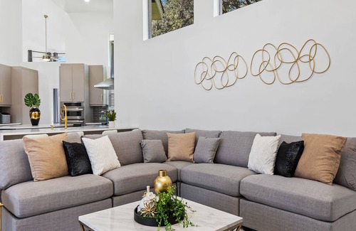 Parkland Casa | Sunny Luxury Villa w/ POOL near Downtown!