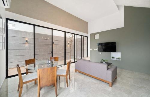 Merida Municipality Casa | Sunny Mérida Getaway: Spacious 3BR with Pool